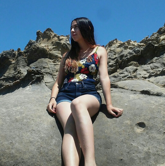 Meet your Posher, Brianna - Picture 2 of 2